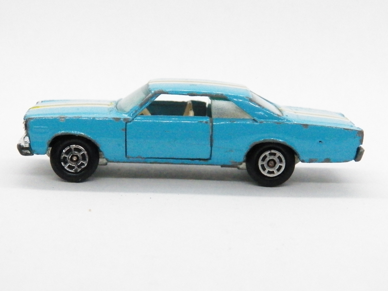 Illustration for article titled Yatming 1:64 Ford Galaxie 500xl